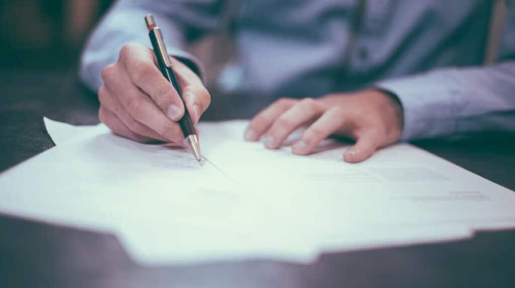How to format a contract in Word — UK guide